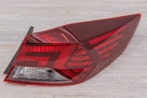 HYUNDAI ELANTRA VI AD 2018-2020 PO FACELIFTINGU KAROSERYJNA LAMPA TYLNA PRAWA 92402F2500