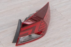 HYUNDAI ELANTRA VI AD 2018-2020 PO FACELIFTINGU KAROSERYJNA LAMPA TYLNA PRAWA 92402F2500