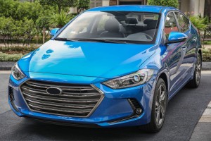 HYUNDAI ELANTRA VI AD 2015-2018 PRZED FACELIFTINGIEM ZAŚLEPKA TRÓJKĄT PODSZYBIA LEWY 86180F2000