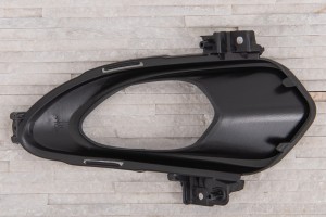 KIA CEED II JD 2012-2015 PRZED FACELIFTINGIEM RAMKA LAMPY PRZECIWMGIELNEJ PRZEDNIA LEWA 86563A2000