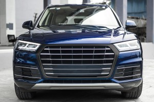 AUDI Q5 FY 2017-2020 PRZED FACELIFTINGIEM CZARNA RAMKA GRILLA 80A853651C