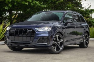 AUDI Q7 4M 2020+ PO FACELIFTINGU CZARNA RAMKA GRILLA 4M0853651AG
