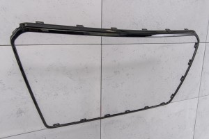 AUDI RS7 4G 2012-2015 PRZED FACELIFTINGIEM RAMKA GRILLA CZARNA 4G8853651B