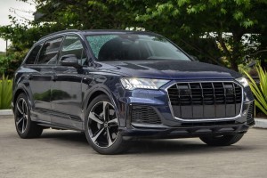 AUDI Q7 4M 2020+ PO FACELIFTINGU SREBRNA RAMKA GRILLA 4M0853651AJ