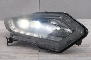 HONDA HR-V II RU 2015-2018 PRZED FACELIFTINGIEM LAMPA PRZEDNIA LED PRAWA 33100T72G31