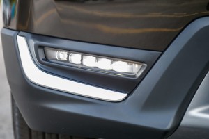 HONDA CR-V V 2018-2019 PRZED FACELIFTINGIEM KRATKA HALOGENU PRAWA Z CHROMOWANĄ LISTWĄ 71103TLAA01