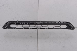 VOLKSWAGEN TIGUAN II AD1 2016-2020 PRZED FACELIFTINGIEM KRATKA ZDERZAKA PRZEDNIEGO ŚRODKOWA 5NN853677G