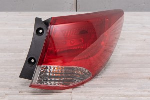 HYUNDAI ix35 LM 2010-2013 PRZED FACELIFTINGIEM KAROSERYJNA LAMPA TYLNA PRAWA 924022S520