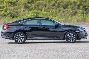 HONDA CIVIC X 2016-2019 SEDAN PRZED FACELIFTINGIEM POSZYCIE PROGU LISTWA PRAWA 71800TGGA00