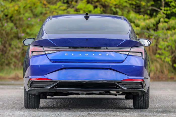 HYUNDAI ELANTRA VII CN7 2020+ KOMPLETNY ZDERZAK TYLNY Z PDC 86610AA020