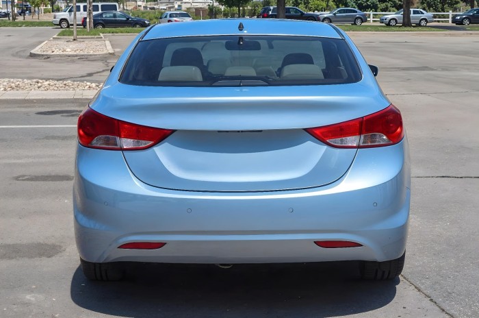 HYUNDAI ELANTRA V MD 2010-2013 PRZED FACELIFTINGIEM KOMPLETNY ZDERZAK TYLNY Z PDC 866103X710