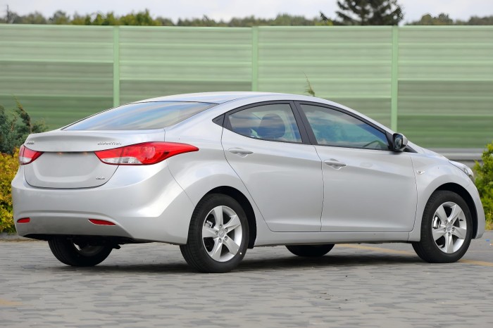 HYUNDAI ELANTRA V MD 2010-2013 PRZED FACELIFTINGIEM ODBLASK TYLNEGO ZDERZAKA PRAWY 924063X000