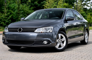 VOLKSWAGEN JETTA VI A6 2010-2014 PRZED FACELIFTINGIEM LAMPA PRZECIWMGIELNA PRZEDNIA LEWA 5K0941699G