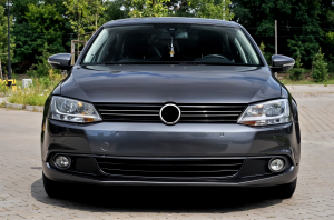 VOLKSWAGEN JETTA VI A6 2010-2014 PRZED FACELIFTINGIEM LAMPA PRZECIWMGIELNA PRZEDNIA LEWA 5K0941699G