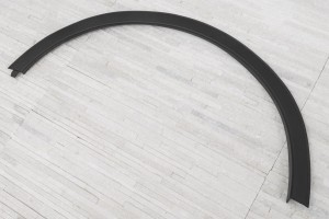 OPEL MOKKA A J13 2012-2016 PRZED FACELIFTINGIEM LISTWA PRZEDNIEGO BŁOTNIKA LEWA 95275448