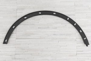 OPEL MOKKA A J13 2012-2016 PRZED FACELIFTINGIEM LISTWA PRZEDNIEGO BŁOTNIKA LEWA 95275448