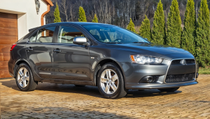 MITSUBISHI LANCER VIII SEDAN 2008-2015 CHROMOWANA RAMKA WOKÓŁ GRILLA 6400B398