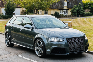 AUDI RS3 8PA 2008-2013 PO FACELIFTINGU RAMKA GRILLA CZARNA 8P0853651M