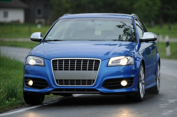 AUDI A3 / S3 8P 2008-2013 PO FACELIFTINGU RAMKA GRILLA CHROMOWANA 8P0853651M