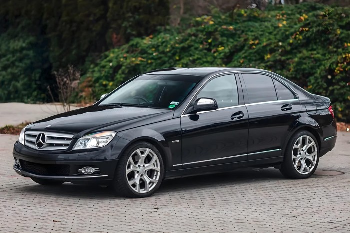 MERCEDES C-CLASS W204 2007-2011 SEDAN PRZED FACELIFTINGIEM CHLAPACZE