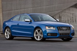 AUDI A5 / S5 8T 2007-2011 PRZED FACELIFTINGIEM RAMKA GRILLA CZARNA 8T0853651D