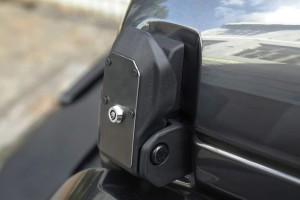 JEEP WRANGLER JL 2018+ ZAMKNIĘCIE BOCZNE MASKI NA KLUCZYK 68240952AD