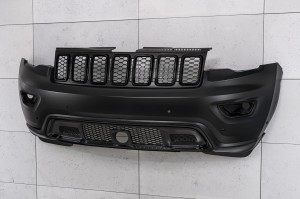 JEEP GRAND CHEROKEE IV WK2 2017-2021 PO DRUGIM FACELIFTINGU KOMPLETNY ZDERZAK PRZEDNI Z PDC BEZ SPRYSKIWACZY Z CZARNYM GRILLEM 68333498AA