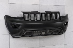 JEEP GRAND CHEROKEE IV WK2 2017-2021 PO DRUGIM FACELIFTINGU KOMPLETNY ZDERZAK PRZEDNI Z PDC BEZ SPRYSKIWACZY Z CZARNYM GRILLEM 68333498AA