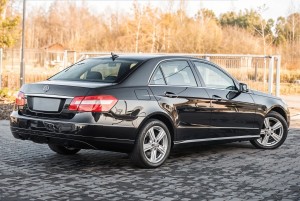 MERCEDES E-CLASS W212 2009-2013 PRZED FACELIFTINGIEM CHROMOWANA LISTWA TYLNYCH DRZWI PRAWA A2126903062