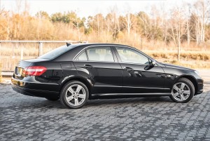 MERCEDES E-CLASS W212 2009-2013 PRZED FACELIFTINGIEM CHROMOWANA LISTWA TYLNYCH DRZWI PRAWA A2126903062