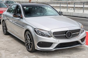 MERCEDES C-CLASS W205 2015-2019 PRZED FACELIFTINGIEM CHROMOWANA LISTWA PRZEDNIEGO ZDERZAKA PRAWA A2058851474