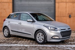 HYUNDAI i20 II GB 2014-2018 PRZED FACELIFTINGIEM LAMPA PRZECIWMGIELNA PRZEDNIA PRAWA P21 5W 92202C8100