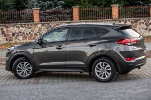 HYUNDAI TUCSON III TL 2015-2020 LISTWA PRZEDNIEGO BŁOTNIKA LEWA 87711D7000