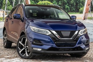 NISSAN QASHQAI II J11 2017-2020 PO LIFTINGU KOMPLETNY ZDERZAK PRZEDNI PDC Z GRILLEM I LAMPAMI 62022HV00H