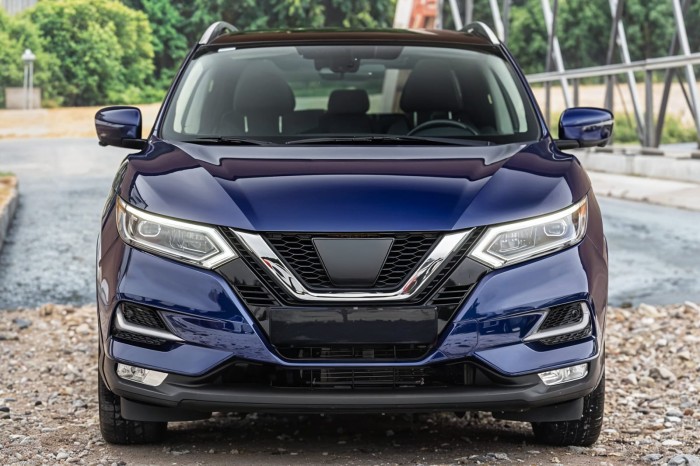 NISSAN QASHQAI II J11 2017-2020 PO LIFTINGU KOMPLETNY ZDERZAK PRZEDNI PDC Z GRILLEM I LAMPAMI 62022HV00H