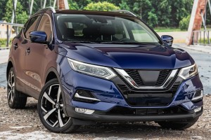 NISSAN QASHQAI II J11 2017-2020 PO LIFTINGU KOMPLETNY ZDERZAK PRZEDNI PDC Z GRILLEM I LAMPAMI 62022HV00H