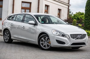 VOLVO V60 II 2010-2013 PRZED FACELIFTINGIEM ZDERZAK PRZEDNI 39802501 / 30795006