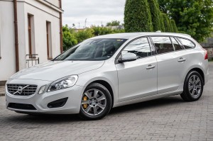 VOLVO V60 II 2010-2013 PRZED FACELIFTINGIEM ZDERZAK PRZEDNI 39802501 / 30795006