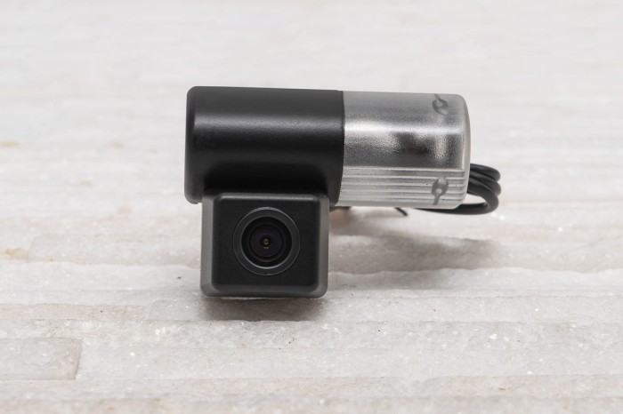 TOYOTA YARIS II XP90 2005-2011 KAMERA COFANIA Z LAMPĄ