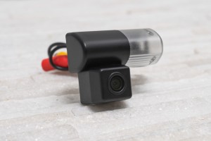 TOYOTA YARIS II XP90 2005-2011 KAMERA COFANIA Z LAMPĄ