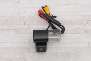 TOYOTA YARIS II XP90 2005-2011 KAMERA COFANIA Z LAMPĄ