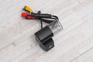 TOYOTA YARIS II XP90 2005-2011 KAMERA COFANIA Z LAMPĄ