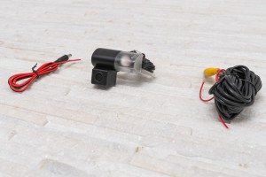 TOYOTA YARIS II XP90 2005-2011 KAMERA COFANIA Z LAMPĄ