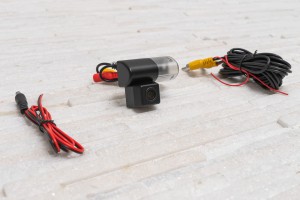 TOYOTA YARIS II XP90 2005-2011 KAMERA COFANIA Z LAMPĄ