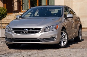 VOLVO S60 II 2013-2018 PO FACELIFTINGU KRATKA PRZEDNIEGO ZDERZAKA Z PDC LEWA 31353654
