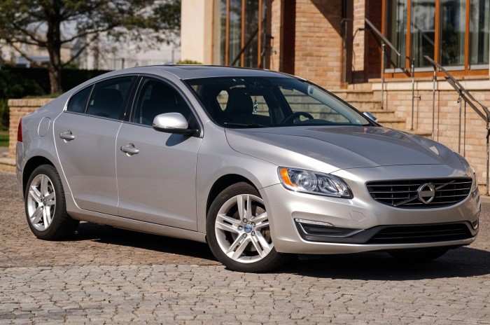 VOLVO S60 II 2013-2018 PO FACELIFTINGU KRATKA PRZEDNIEGO ZDERZAKA Z PDC PRAWA 31353655