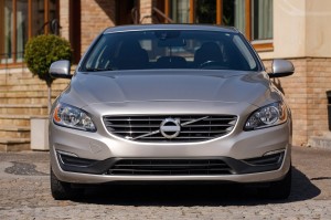 VOLVO S60 II 2013-2018 PO FACELIFTINGU KRATKA PRZEDNIEGO ZDERZAKA Z PDC PRAWA 31353655