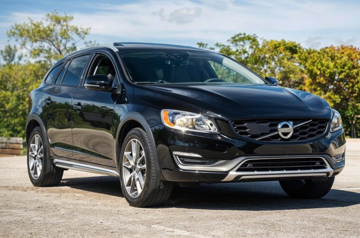 VOLVO V60 I CROSS COUNTRY 2014-2018 PO FACELIFTINGU KRATKA PRZEDNIEGO ZDERZAKA Z PDC PRAWA 31353655