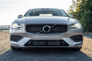 VOLVO S60 III 2018-2024 KRATKA ŚRODKOWA PRZEDNIEGO ZDERZAKA Z PDC 31455655