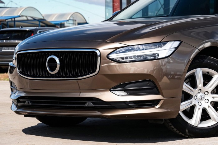 VOLVO V90 2016-2020 PRZED FACELIFTINGIEM LEWA ZAŚLEPKA KRATKA PRZEDNIEGO ZDERZAKA 31383513